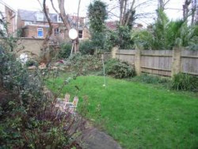 			2 Bedroom, 1 bath, 1 reception Flat			 Fortis Green, EAST FINCHLEY N2